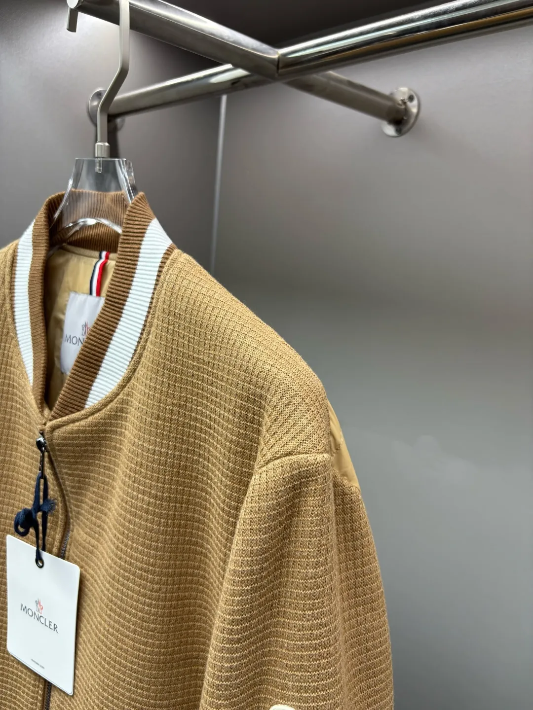Mocler New Arrival ， ， ✨ Quality ▫️ ， ▫️ ： ▫️ ： ▫️ ： ， · ： · ： · ： ， ， “ + ” ， Premium ， Sizes：M-XXXL ：Black Khaki